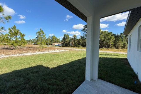 House in Lehigh Acres, Florida 4 bedrooms № 2056264 - photo 7