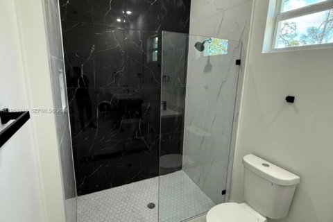 House in Lehigh Acres, Florida 4 bedrooms № 2056264 - photo 19