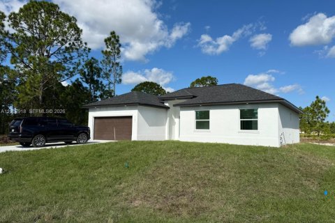 House in Lehigh Acres, Florida 4 bedrooms № 2056264
