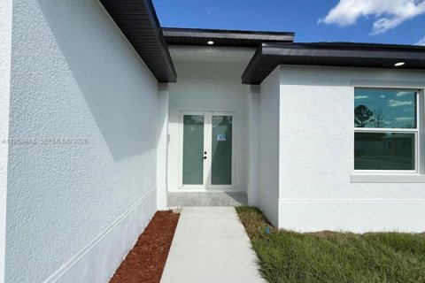 House in Lehigh Acres, Florida 4 bedrooms № 2056264 - photo 4