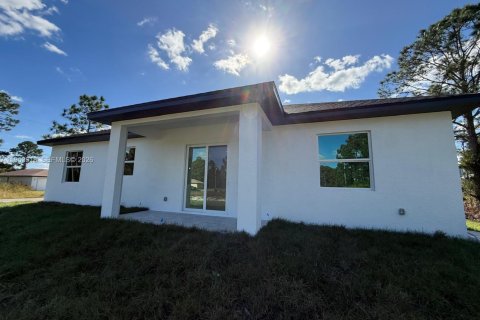 House in Lehigh Acres, Florida 4 bedrooms № 2056264 - photo 9