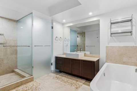 Condominio en venta en Sunny Isles Beach, Florida, 3 dormitorios, 135.73 m2 № 2048639 - foto 9