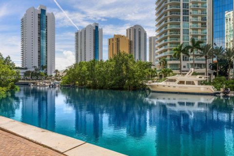 Condominio en venta en Sunny Isles Beach, Florida, 3 dormitorios, 135.73 m2 № 2048639 - foto 23