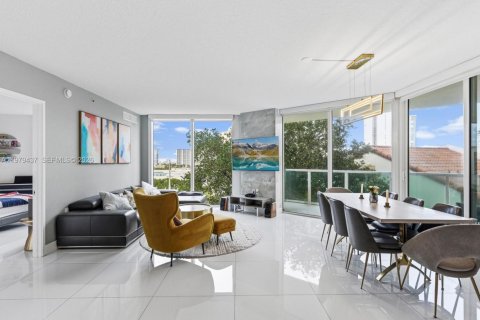 Condominio en Sunny Isles Beach, Florida, 3 dormitorios  № 2048639