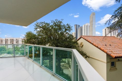 Condominio en venta en Sunny Isles Beach, Florida, 3 dormitorios, 135.73 m2 № 2048639 - foto 17