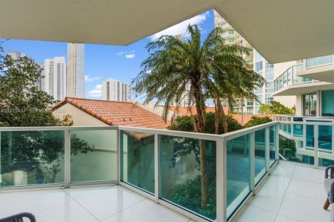 Condominio en venta en Sunny Isles Beach, Florida, 3 dormitorios, 135.73 m2 № 2048639 - foto 18