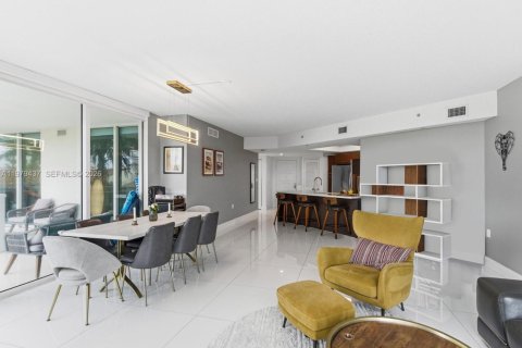 Condominio en venta en Sunny Isles Beach, Florida, 3 dormitorios, 135.73 m2 № 2048639 - foto 2
