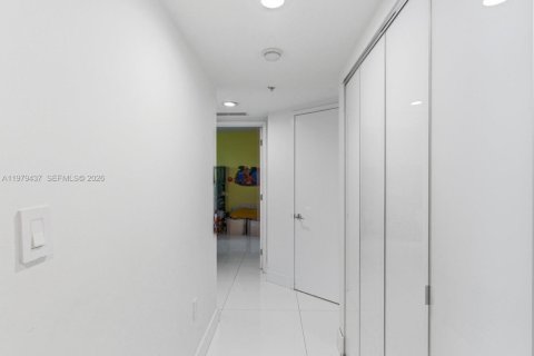 Condominio en venta en Sunny Isles Beach, Florida, 3 dormitorios, 135.73 m2 № 2048639 - foto 11