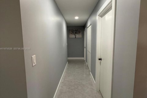 House in Miami Gardens, Florida 3 bedrooms, 154.68 sq.m. № 2036013 - photo 17