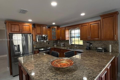 House in Miami Gardens, Florida 3 bedrooms, 154.68 sq.m. № 2036013 - photo 1