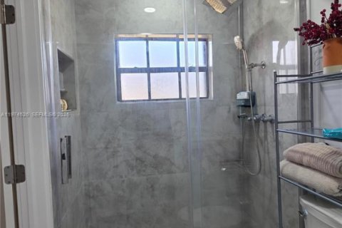 House in Miami Gardens, Florida 3 bedrooms, 154.68 sq.m. № 2036013 - photo 21