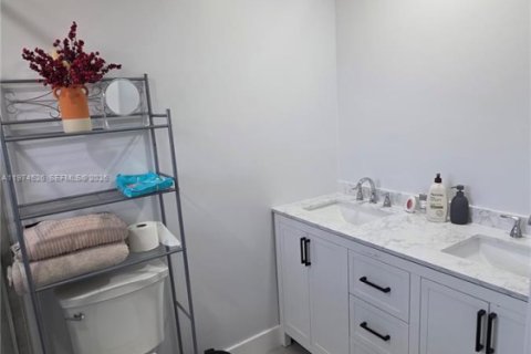 House in Miami Gardens, Florida 3 bedrooms, 154.68 sq.m. № 2036013 - photo 23