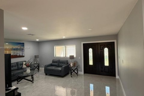 House in Miami Gardens, Florida 3 bedrooms, 154.68 sq.m. № 2036013 - photo 5