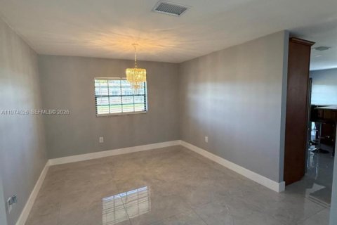 House in Miami Gardens, Florida 3 bedrooms, 154.68 sq.m. № 2036013 - photo 6