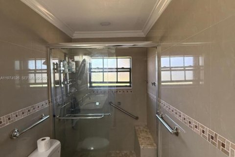 House in Miami Gardens, Florida 3 bedrooms, 154.68 sq.m. № 2036013 - photo 26