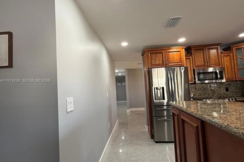 House in Miami Gardens, Florida 3 bedrooms, 154.68 sq.m. № 2036013 - photo 9