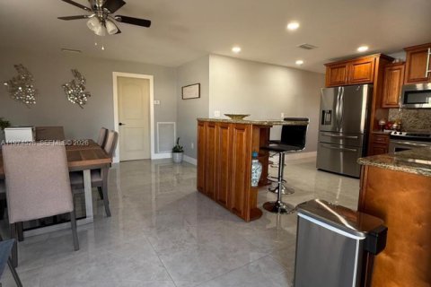 House in Miami Gardens, Florida 3 bedrooms, 154.68 sq.m. № 2036013 - photo 2