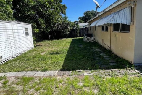 Снять в аренду виллу или дом в Холливуд, Флорида 3 спальни, 103.31м2, № 2008407 - фото 2