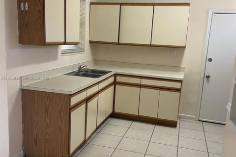 Снять в аренду виллу или дом в Холливуд, Флорида 3 спальни, 103.31м2, № 2008407 - фото 6