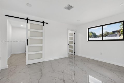 Casa en venta en Hollywood, Florida, 3 dormitorios, 173.17 m2 № 1972558 - foto 29