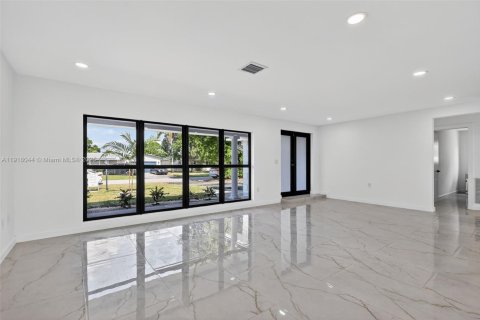 Casa en venta en Hollywood, Florida, 3 dormitorios, 173.17 m2 № 1972558 - foto 11