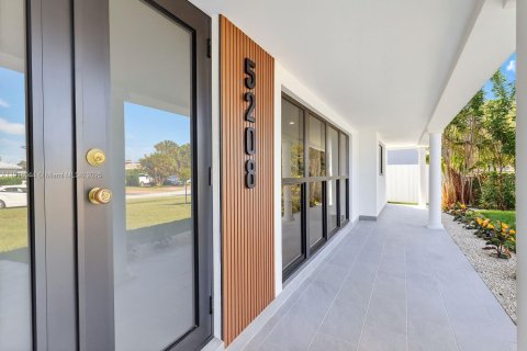 Casa en venta en Hollywood, Florida, 3 dormitorios, 173.17 m2 № 1972558 - foto 3