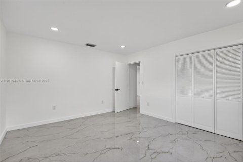 Casa en venta en Hollywood, Florida, 3 dormitorios, 173.17 m2 № 1972558 - foto 24