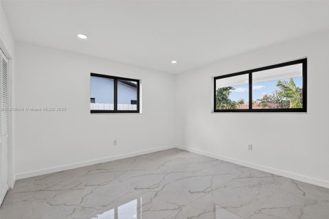 Casa en venta en Hollywood, Florida, 3 dormitorios, 173.17 m2 № 1972558 - foto 23