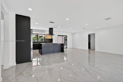 Casa en venta en Hollywood, Florida, 3 dormitorios, 173.17 m2 № 1972558 - foto 4