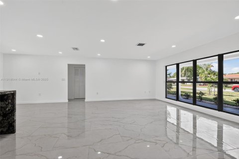 Casa en venta en Hollywood, Florida, 3 dormitorios, 173.17 m2 № 1972558 - foto 8