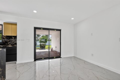 Casa en venta en Hollywood, Florida, 3 dormitorios, 173.17 m2 № 1972558 - foto 13