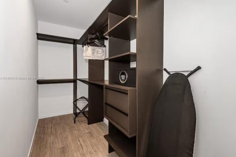 Copropriété à louer à Miami, Floride: 3 chambres, 104.7 m2 № 1980359 - photo 15