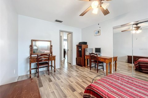House in Pinellas Park, Florida 1 bedroom, 83.8 sq.m. № 1553057 - photo 24