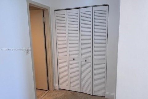 Купить кондоминиум в Майами, Флорида 1 спальня, 85.56м2, № 1811246 - фото 17