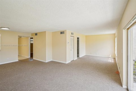 Copropriété à vendre à Lauderhill, Floride: 2 chambres, 83.98 m2 № 1728096 - photo 9