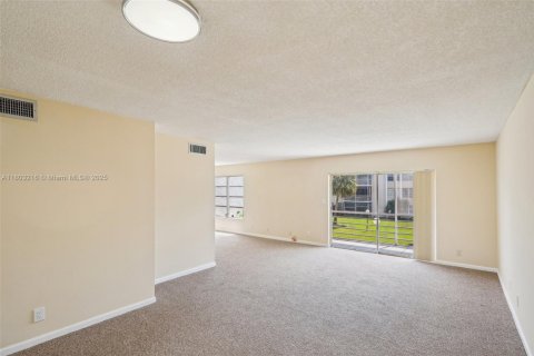Copropriété à vendre à Lauderhill, Floride: 2 chambres, 83.98 m2 № 1728096 - photo 12