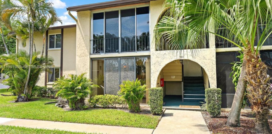 Condo in Greenacres, Florida, 2 bedrooms  № 2052606