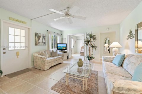 Condo in Greenacres, Florida, 2 bedrooms  № 2052606 - photo 30
