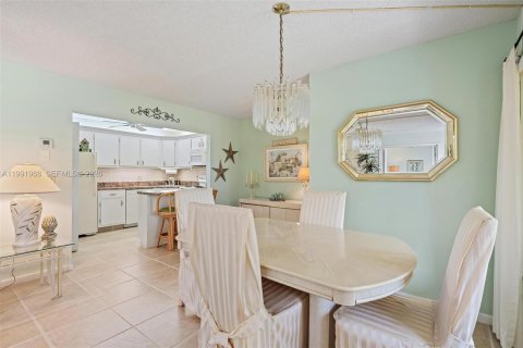 Condo in Greenacres, Florida, 2 bedrooms  № 2052606 - photo 10