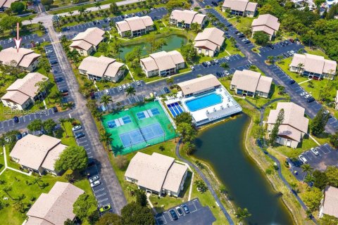 Condo in Greenacres, Florida, 2 bedrooms  № 2052606 - photo 26