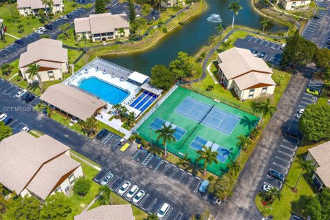 Condo in Greenacres, Florida, 2 bedrooms  № 2052606 - photo 24
