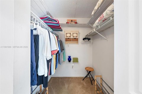 Condo in Greenacres, Florida, 2 bedrooms  № 2052606 - photo 17