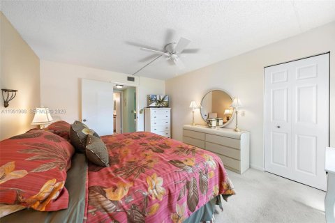 Condo in Greenacres, Florida, 2 bedrooms  № 2052606 - photo 16