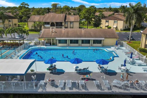 Condo in Greenacres, Florida, 2 bedrooms  № 2052606 - photo 23
