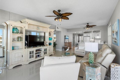 Condo in South Pasadena, Florida, 2 bedrooms  № 1757015 - photo 11