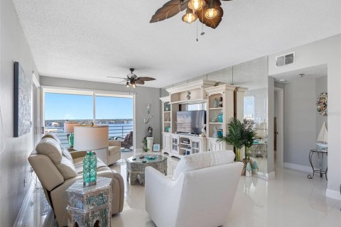 Condo in South Pasadena, Florida, 2 bedrooms  № 1757015 - photo 9