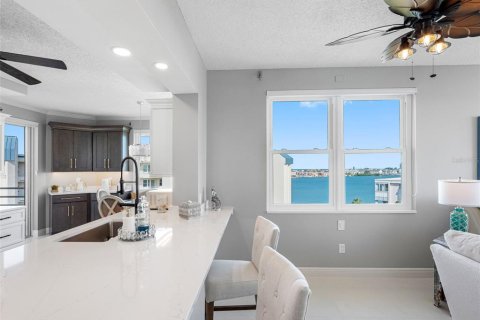 Condo in South Pasadena, Florida, 2 bedrooms  № 1757015 - photo 7