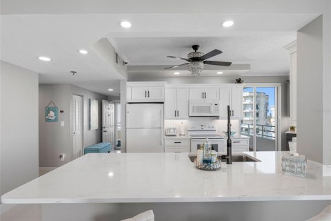 Condo in South Pasadena, Florida, 2 bedrooms  № 1757015 - photo 16