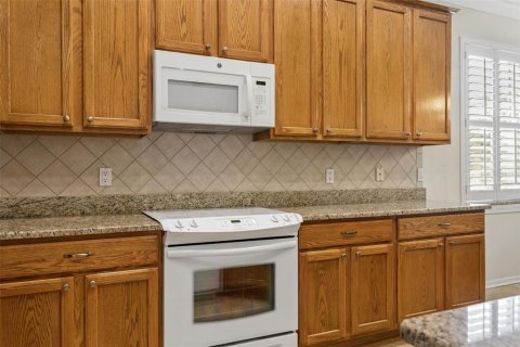 House in Tampa, Florida 3 bedrooms, 229.19 sq.m. № 2324285 - photo 8