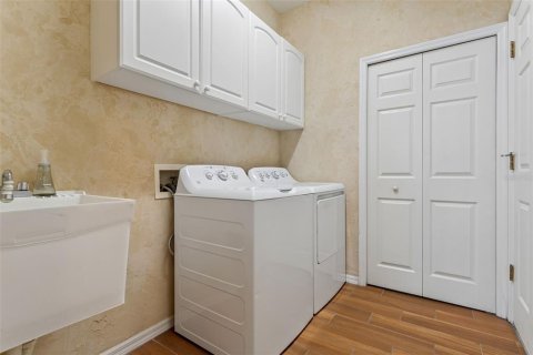 House in Tampa, Florida 3 bedrooms, 229.19 sq.m. № 2324285 - photo 26